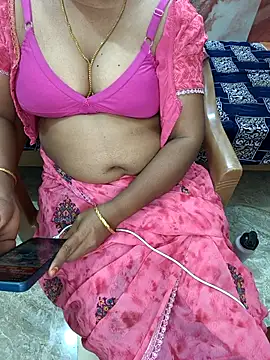 Snapshot of Tamil_Rani03 chatting on December 15, 11:20 pm Tamil Rani03 online show from December 15, 11:20 pm