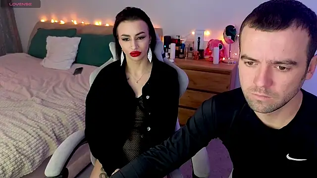 Snapshot of AdeleLaCr0ix chatting on December 1, 1:10 am AdeleLaCr0ix online show from December 1, 1:10 am