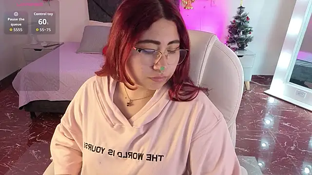 littlee red online show from December 22, 9:01 pm