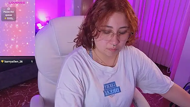 littlee red online show from April 30, 8:48 pm