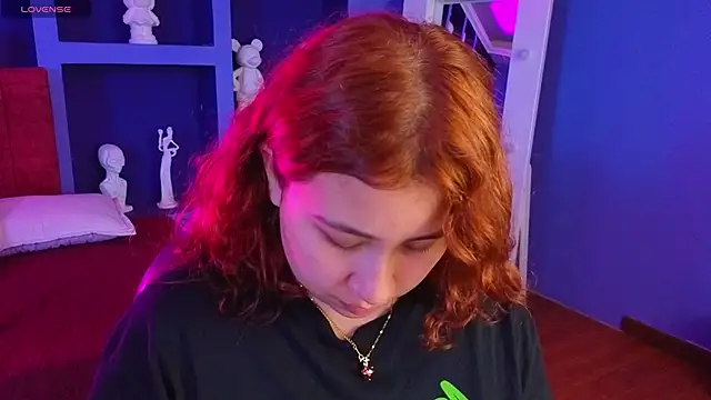 Snapshot of littlee_red chatting on May 10, 8:14 pm littlee red online show from May 10, 8:14 pm