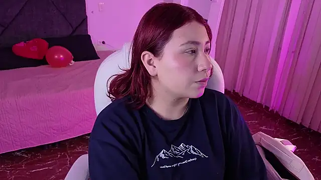Snapshot of littlee_red chatting on June 6, 8:13 pm littlee red online show from June 6, 8:13 pm