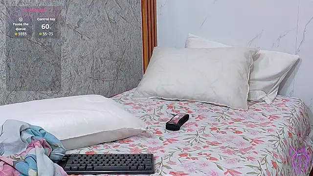 Snapshot of matureahomegirl chatting on July 18, 3:00 am matureahomegirl online show from July 18, 3:00 am