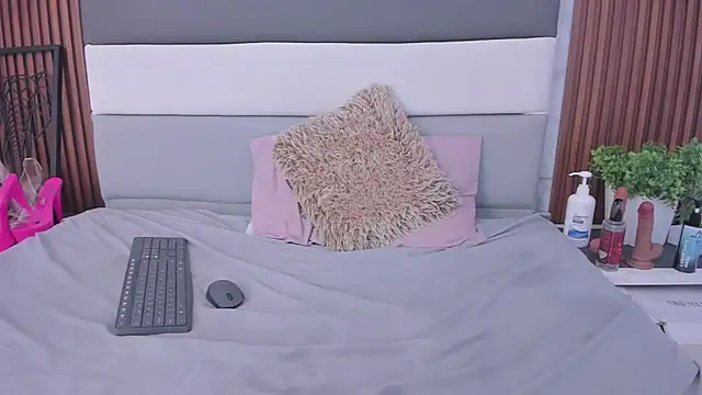 TAYLORMEYER1 online show from November 29, 3:59 pm