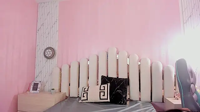 Isabella Marsh online show from December 15, 12:42 pm