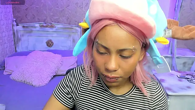 Snapshot of Sofia_clk chatting on May 5, 3:14 am Sofia clk online show from May 5, 3:14 am