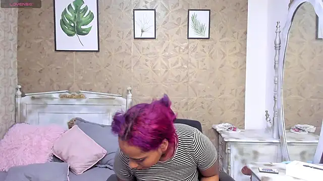 Snapshot of Sofia_clk chatting on May 6, 3:46 am Sofia clk online show from May 6, 3:46 am