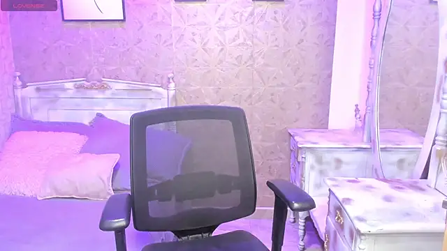 Snapshot of Sofia_clk chatting on June 10, 2:56 am Sofia clk online show from June 10, 2:56 am