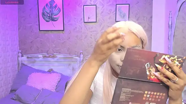 Snapshot of Sofia_clk chatting on June 12, 3:05 am Sofia clk online show from June 12, 3:05 am