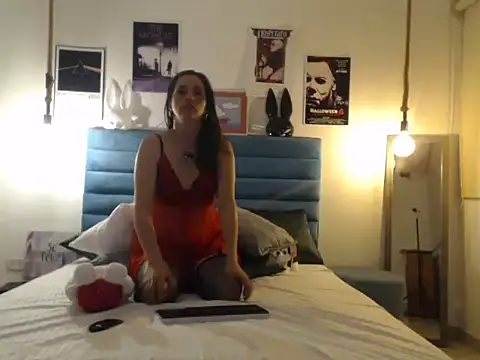 Snapshot of ScarletJones25 chatting on October 17, 10:23 pm ScarletJones25 online show from October 17, 10:23 pm