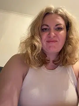 Snapshot of Amelia-Diamond chatting on November 17, 6:41 am Amelia-Diamond online show from November 17, 6:41 am