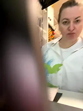 Snapshot of Amelia-Diamond chatting on November 25, 8:47 am Amelia-Diamond online show from November 25, 8:47 am