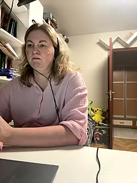 Snapshot of Amelia-Diamond chatting on December 16, 12:43 pm Amelia-Diamond online show from December 16, 12:43 pm