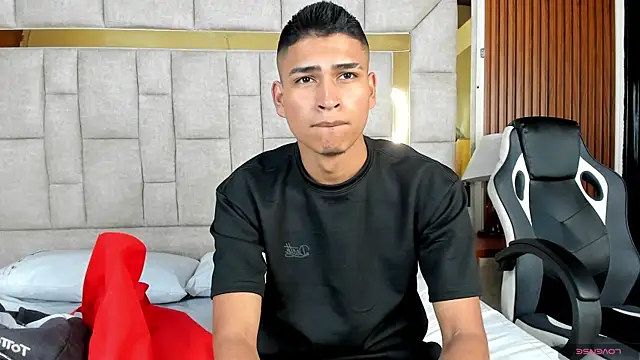 Emiliano Reyes online show from November 15, 3:04 am