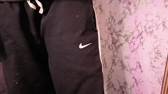 Snapshot of sweetcherryyy_ chatting on December 3, 3:47 am sweetcherryyy online show from December 3, 3:47 am