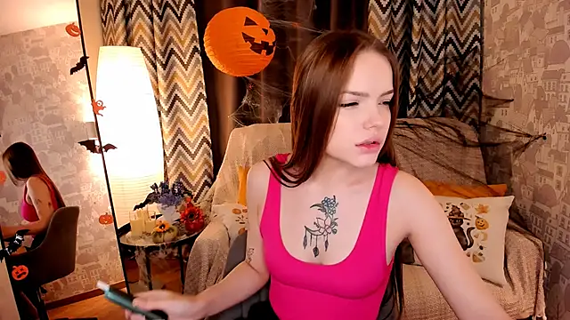 Snapshot of MelissaBell_ chatting on October 31, 1:50 am MelissaBell online show from October 31, 1:50 am