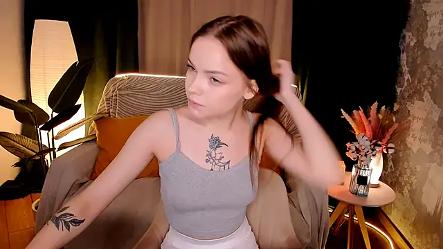 Snapshot of MelissaBell_ chatting on November 17, 2:06 am MelissaBell online show from November 17, 2:06 am