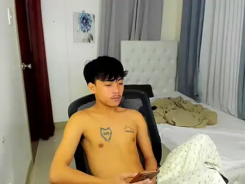 hardcocktwink online show from November 7, 4:40 pm