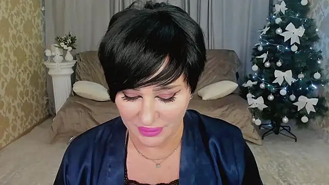 Snapshot of KiraTempt chatting on December 18, 11:49 am KiraTempt online show from December 18, 11:49 am