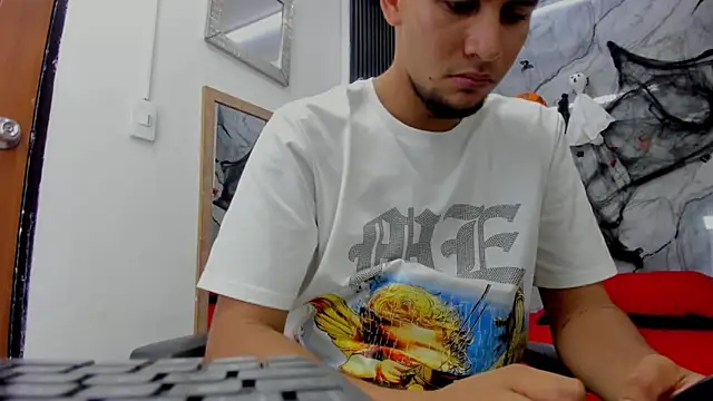 Snapshot of Alan-Smith1 chatting on October 23, 7:34 pm Alan-Smith1 online show from October 23, 7:34 pm