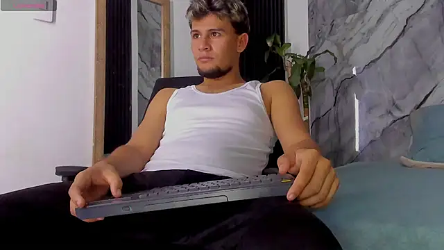 Snapshot of Alan-Smith1 chatting on November 8, 7:45 pm Alan-Smith1 online show from November 8, 7:45 pm