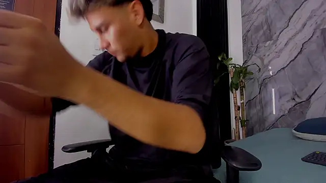 Snapshot of Alan-Smith1 chatting on November 12, 7:57 pm Alan-Smith1 online show from November 12, 7:57 pm