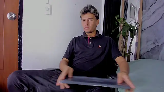 Snapshot of Alan-Smith1 chatting on November 17, 7:41 pm Alan-Smith1 online show from November 17, 7:41 pm