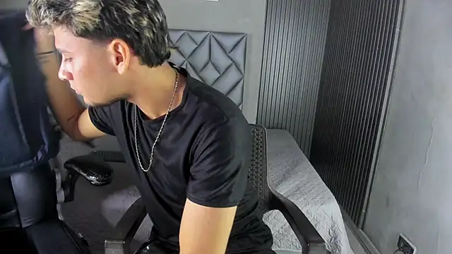 Snapshot of Alan-Smith1 chatting on November 24, 7:46 pm Alan-Smith1 online show from November 24, 7:46 pm