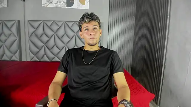 Snapshot of Alan-Smith1 chatting on November 25, 7:36 pm Alan-Smith1 online show from November 25, 7:36 pm