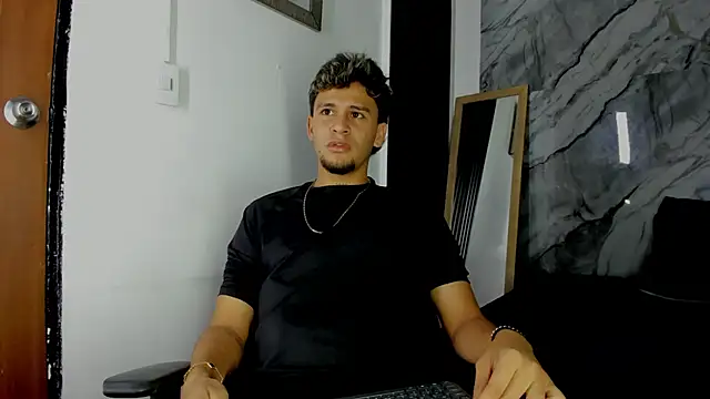 Snapshot of Alan-Smith1 chatting on December 17, 7:53 pm Alan-Smith1 online show from December 17, 7:53 pm