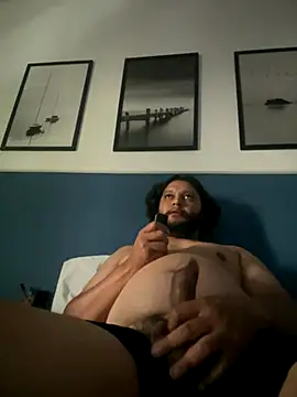 Snapshot of LoboCachorro chatting on December 4, 1:31 pm LoboCachorro online show from December 4, 1:31 pm