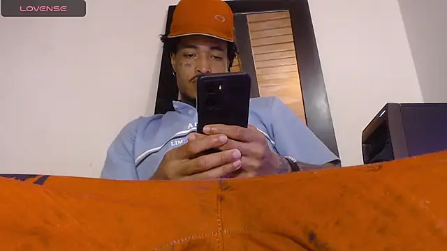 Snapshot of Anaconda_larga chatting on May 27, 12:13 pm Anaconda larga online show from May 27, 12:13 pm