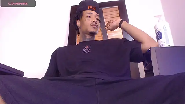 Snapshot of Anaconda_larga chatting on June 5, 5:40 pm Anaconda larga online show from June 5, 5:40 pm