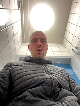 Rotteei1 online show from December 15, 8:51 am