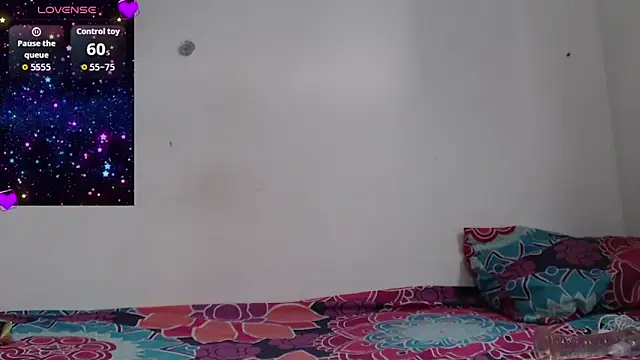 Snapshot of Nikki__uwu chatting on December 14, 8:02 pm Nikki uwu online show from December 14, 8:02 pm