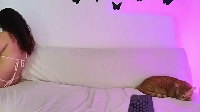 Snapshot of Nikki__uwu chatting on June 16, 8:00 pm Nikki uwu online show from June 16, 8:00 pm