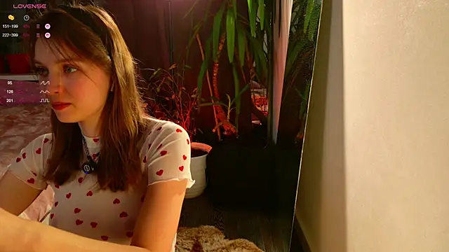 Snapshot of your_lunalike chatting on November 12, 6:41 pm your lunalike online show from November 12, 6:41 pm