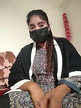 Snapshot of Hot_Angle chatting on December 2, 5:35 am Hot Angle online show from December 2, 5:35 am