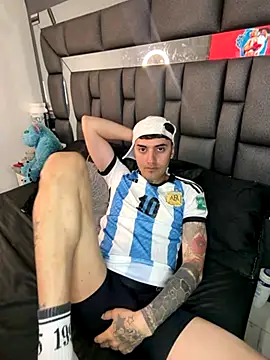 Snapshot of Williamlo chatting on November 3, 3:52 am Williamlo online show from November 3, 3:52 am