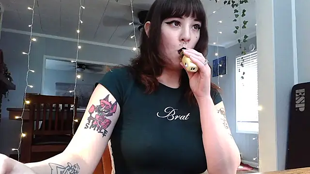 Snapshot of Trickylucy555 chatting on May 12, 10:29 pm Trickylucy555 online show from May 12, 10:29 pm