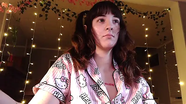 Snapshot of Trickylucy555 chatting on May 14, 6:31 am Trickylucy555 online show from May 14, 6:31 am