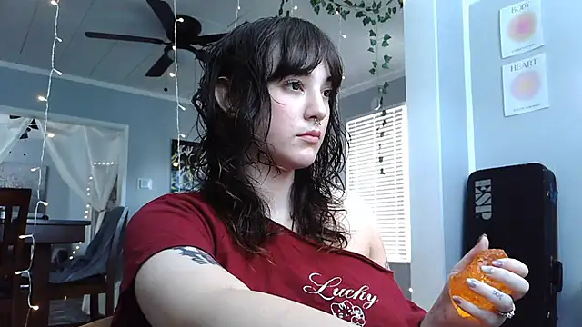Snapshot of Trickylucy555 chatting on June 24, 6:18 pm Trickylucy555 online show from June 24, 6:18 pm
