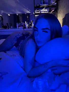 Snapshot of Ellieskyyee1 chatting on November 16, 1:22 am Ellieskyyee1 online show from November 16, 1:22 am