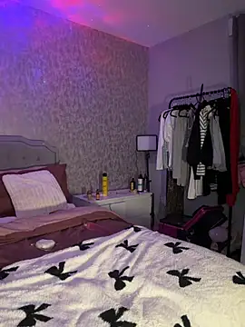 Snapshot of Ellieskyyee1 chatting on January 13, 9:31 pm Ellieskyyee1 online show from January 13, 9:31 pm