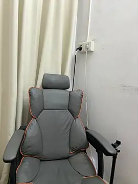 aaaaawhate online show from February 25, 11:09 am