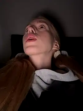 Snapshot of kira_mia chatting on November 28, 3:36 pm kira mia online show from November 28, 3:36 pm