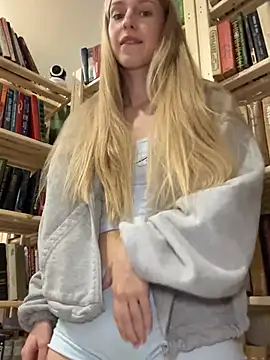 kira mia online show from July 24, 4:38 pm