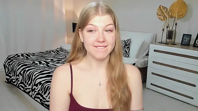 Snapshot of Stella_Light chatting on May 4, 4:19 am Stella Light online show from May 4, 4:19 am