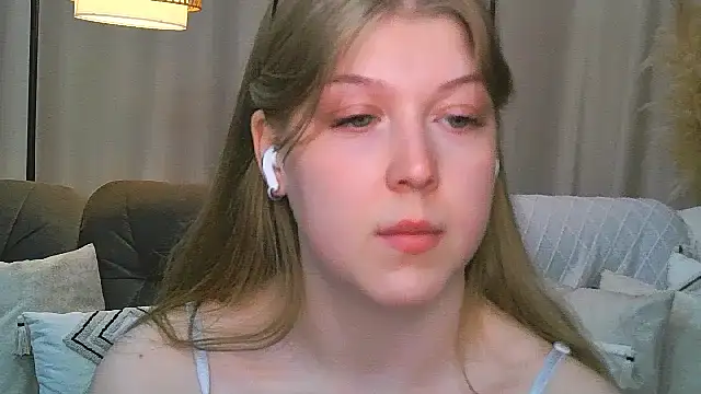 Snapshot of Stella_Light chatting on May 14, 1:07 pm Stella Light online show from May 14, 1:07 pm