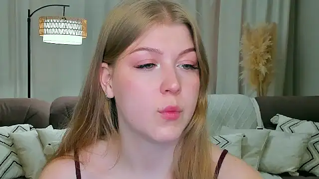 Snapshot of Stella_Light chatting on June 5, 11:16 am Stella Light online show from June 5, 11:16 am